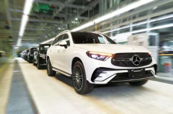 北京奔驰全新长轴距GLC SUV下线