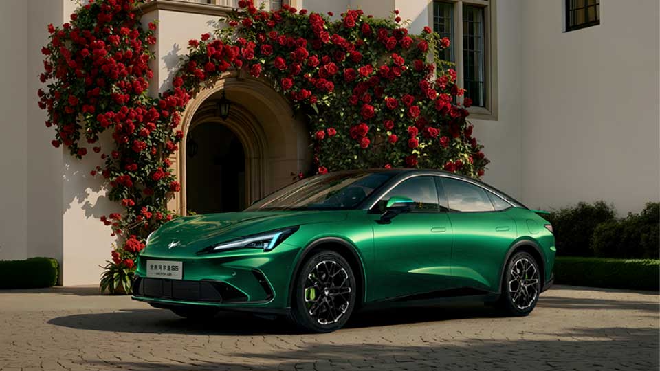 北汽极狐全新阿尔法S5 正式上市，补贴后9.98万起售