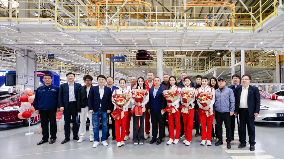 奥运冠军点赞享界工厂 传递北汽集团公益之光