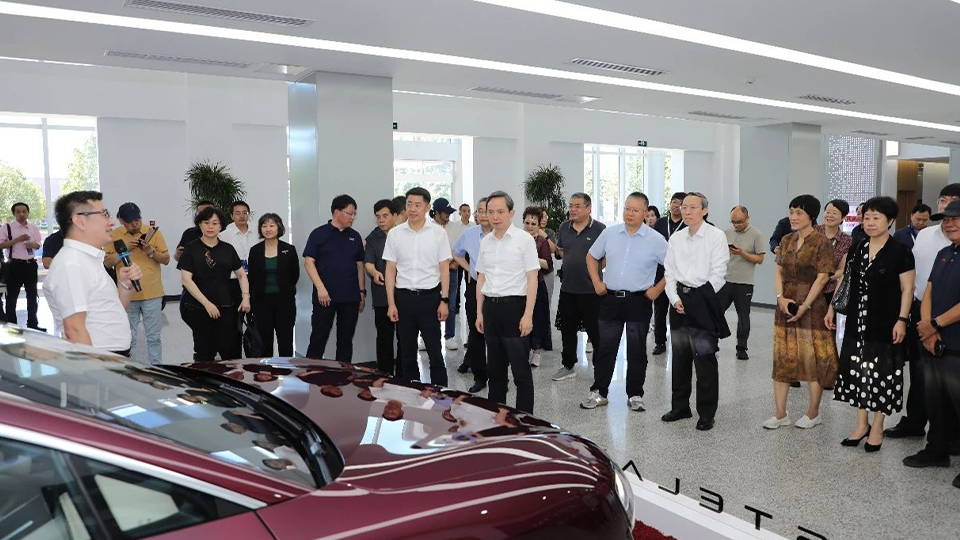 市政协委员点赞“北汽智造”