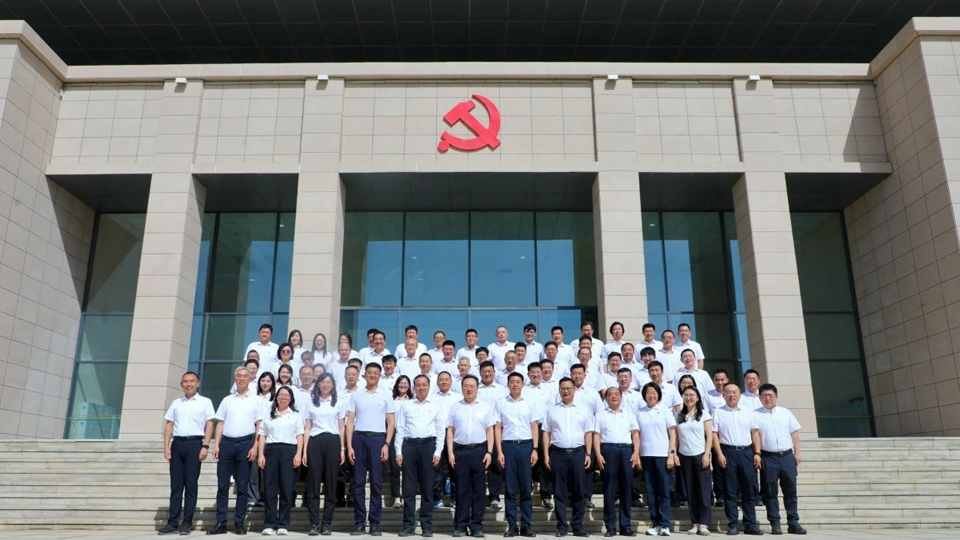 力量源于团结，跃升成于奋斗——北汽集团在和田举行“坚定理想信念·走向跃升发展”第...